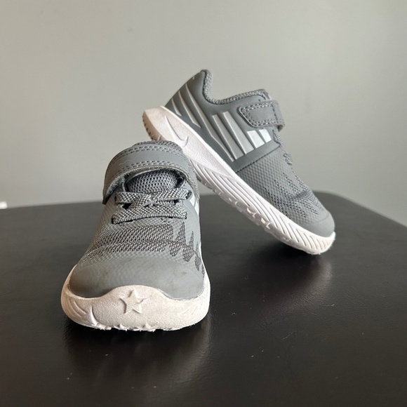 Nike Star Grey & White Toddle Sneakers - Picture 1 of 13